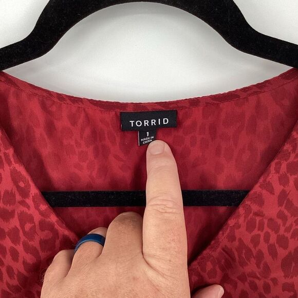 Womens Torrid Short Sleeved Animal‎ Print Blouse 1X burgandy - Picture 3 of 5